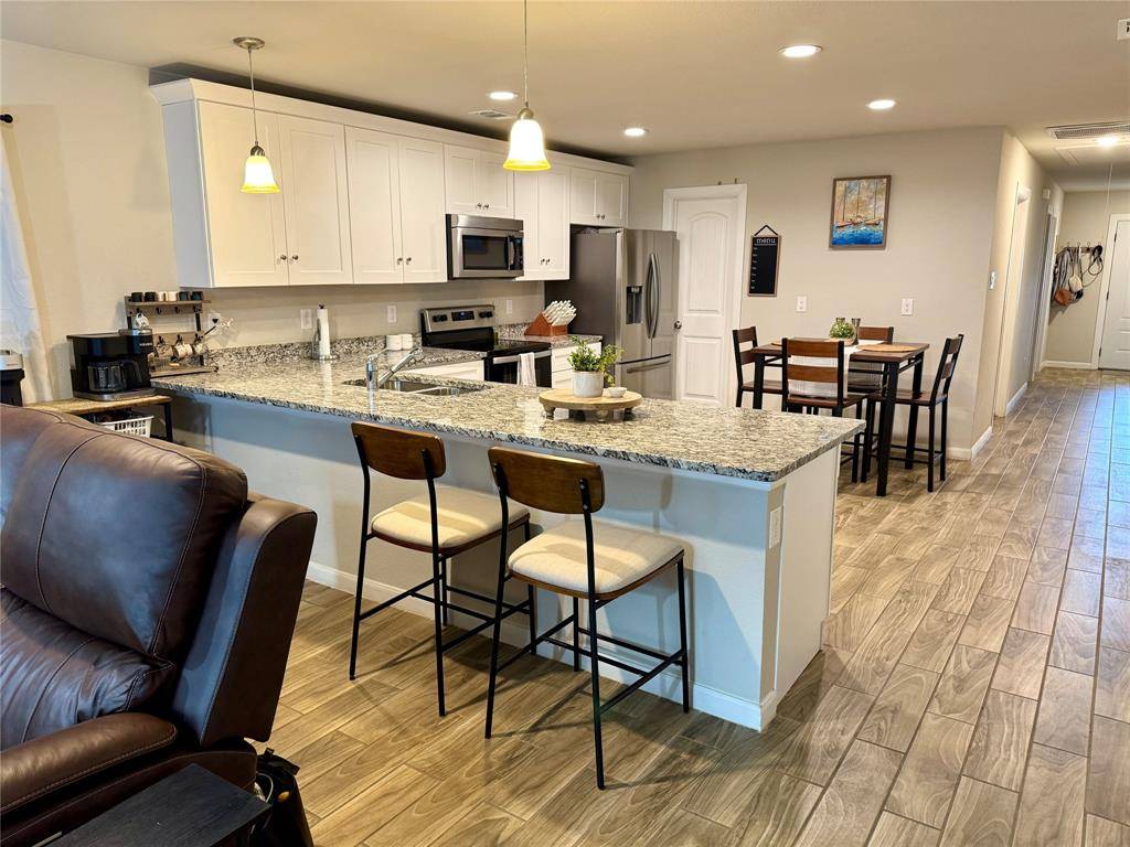 124 Oakwood Street, Chico, TX 76431