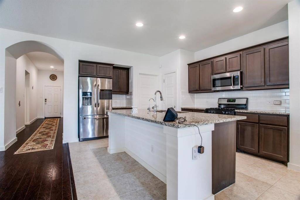 1905 Ranch Trail Road, Aubrey, TX 76227