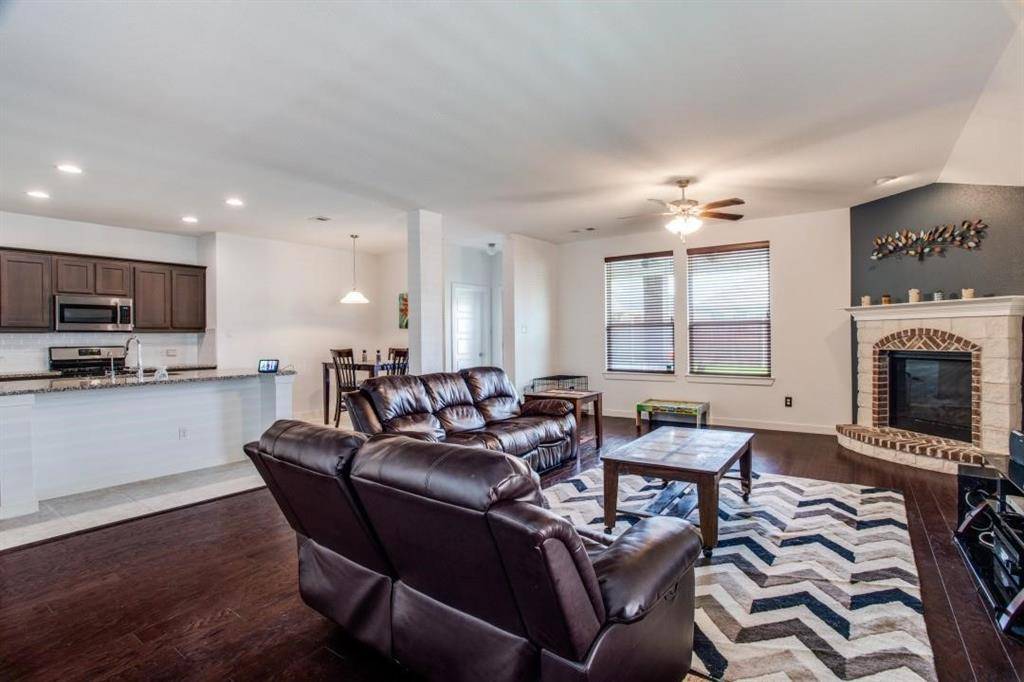 1905 Ranch Trail Road, Aubrey, TX 76227