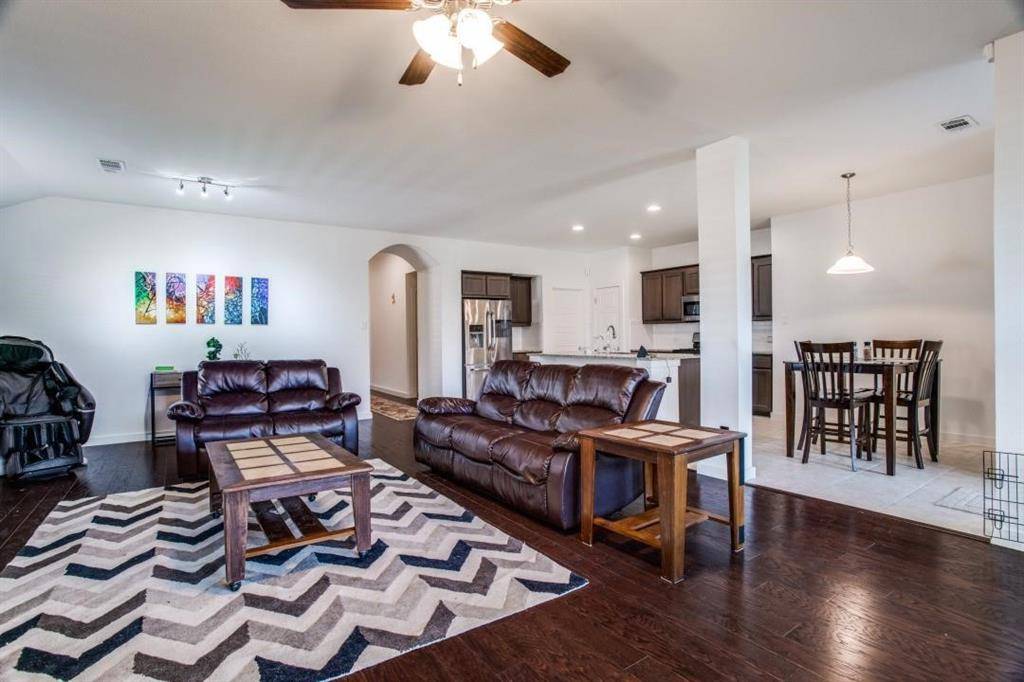 1905 Ranch Trail Road, Aubrey, TX 76227