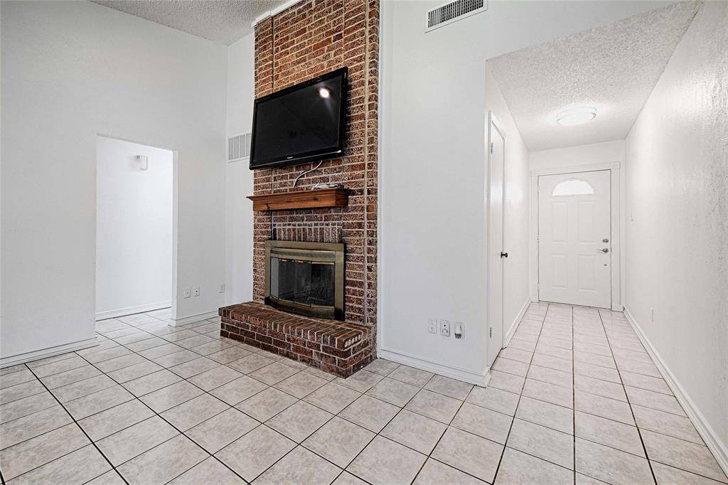 2511 Via Avenida, Carrollton, TX 75006