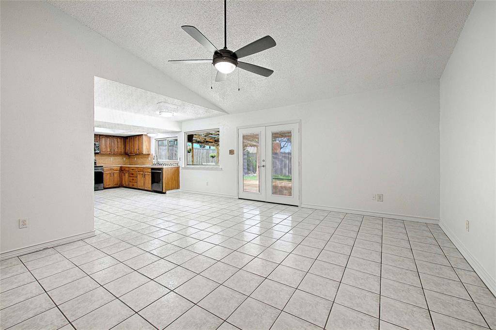 2511 Via Avenida, Carrollton, TX 75006