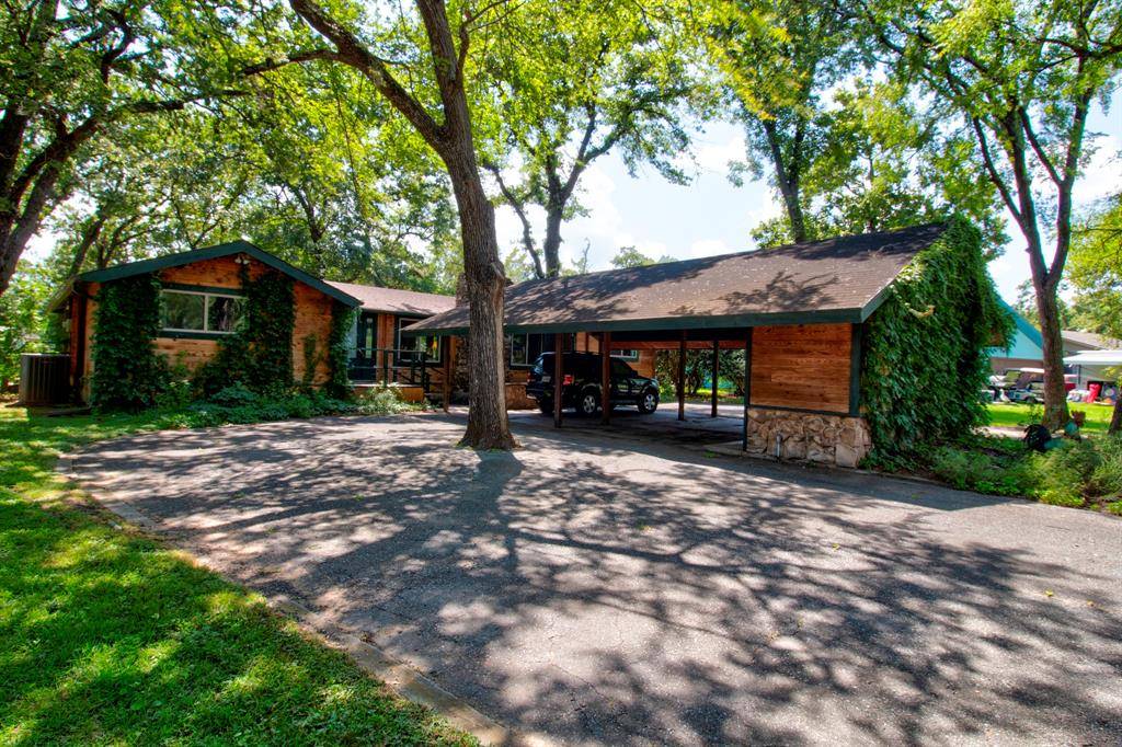 914 Kiowa Drive W, Lake Kiowa, TX 76240