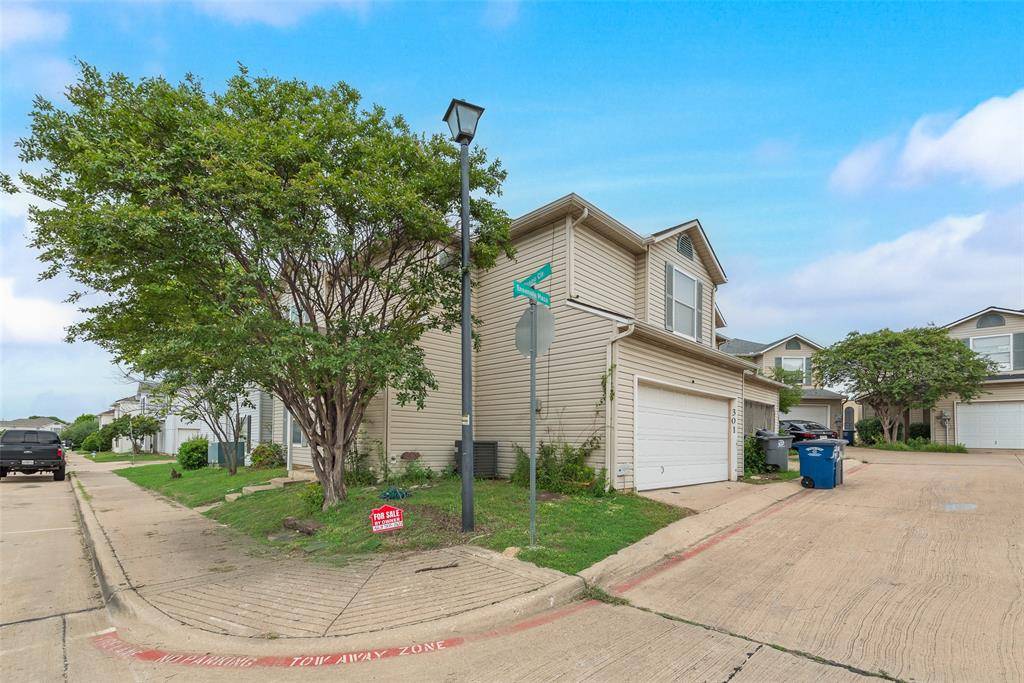 301 Ensenada Plaza, Dallas, TX 75211
