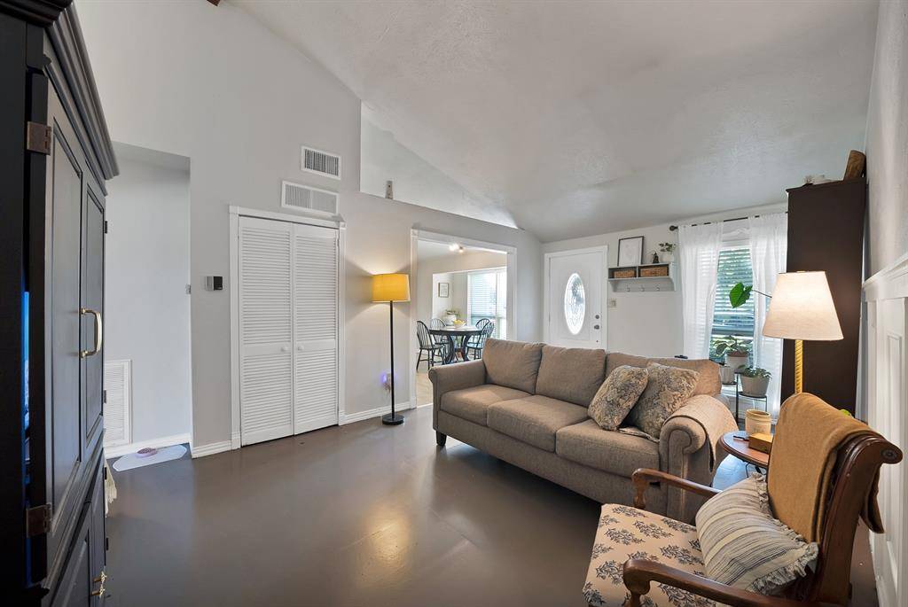 9519 County View Road, Dallas, TX 75249