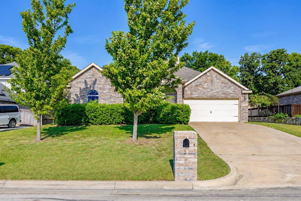7420 Rose Crest Boulevard, Forest Hill, TX 76140