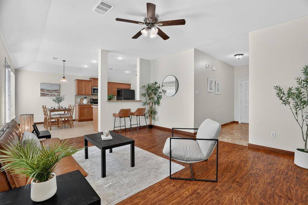 1520 Wickham Drive, Burleson, TX 76028