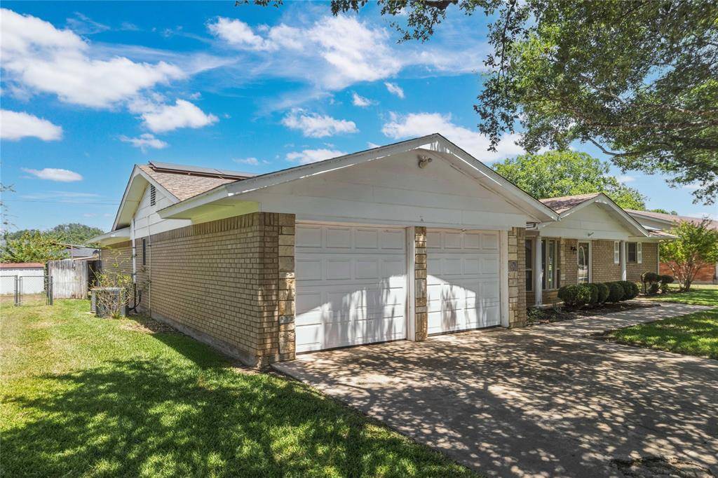 4304 9th Street, Brownwood, TX 76801