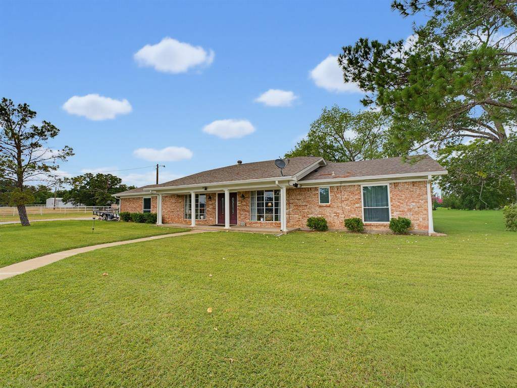 955 County Road 1304, Bridgeport, TX 76426