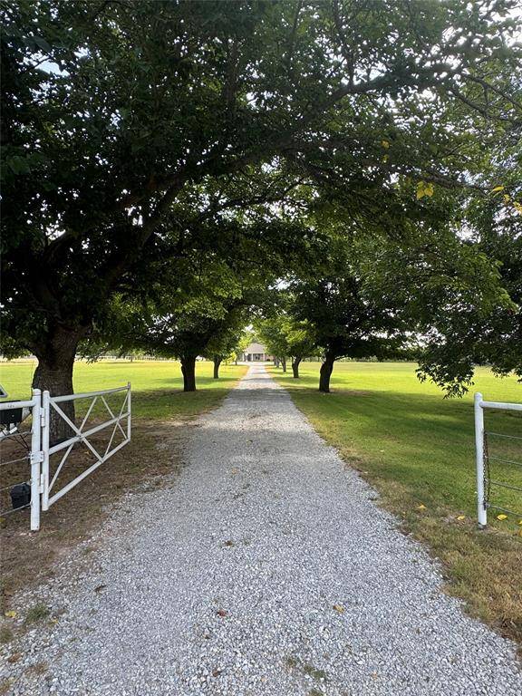 955 County Road 1304, Bridgeport, TX 76426