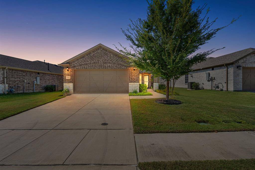 1104 Rough Hollow Drive, Mckinney, TX 75071
