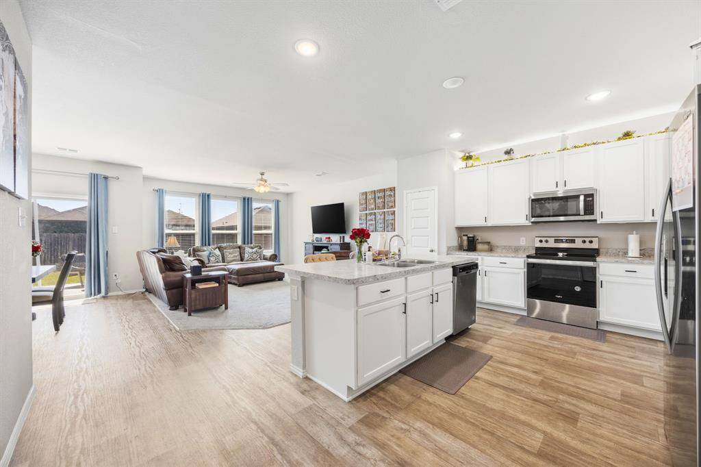 1017 Waverly Drive, Van Alstyne, TX 75495