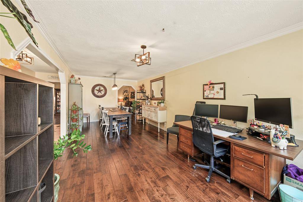2512 Glassboro Circle, Arlington, TX 76015