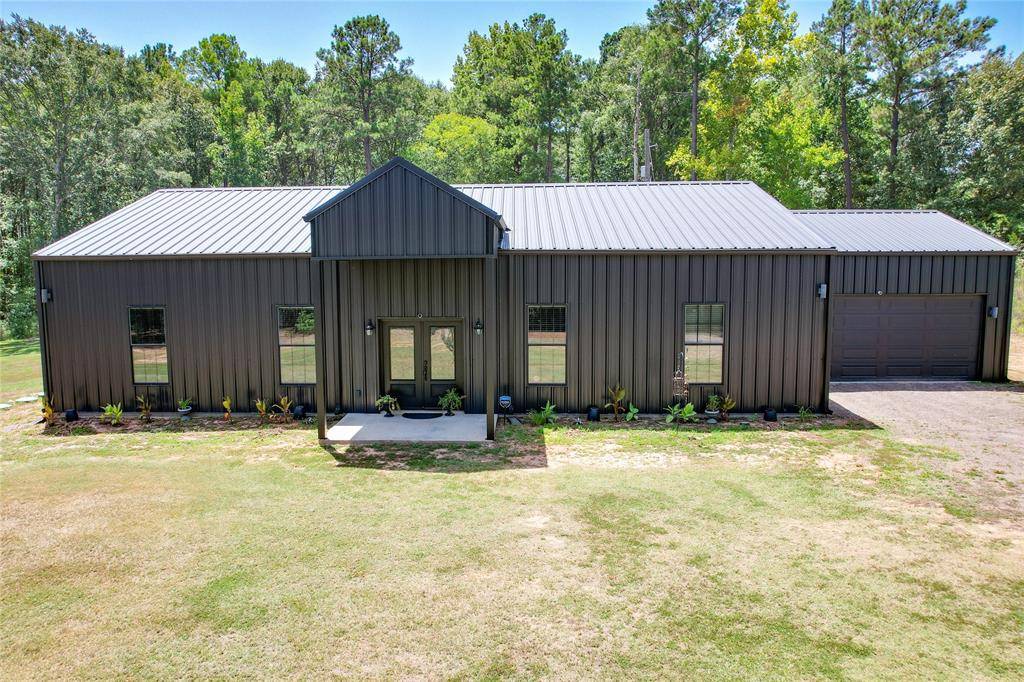 1373 County Road 166 W, Overton, TX 75684