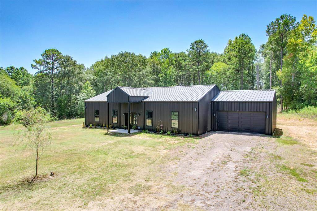 1373 County Road 166 W, Overton, TX 75684