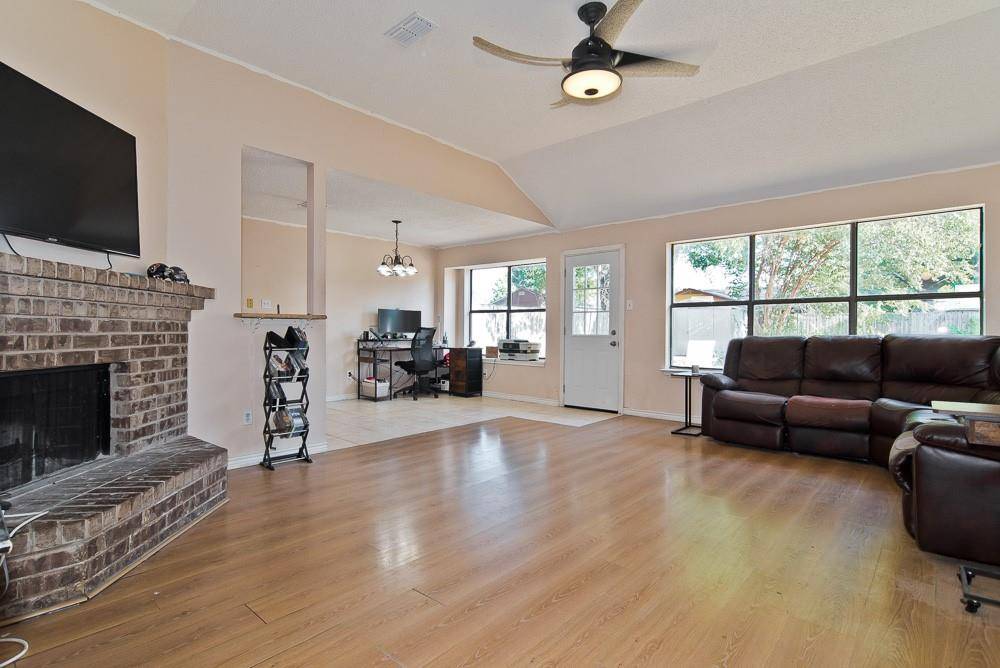 6545 Meadowlark Lane E, Watauga, TX 76148