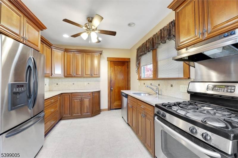 80 Garfield Pl, Totowa Boro, NJ 07512