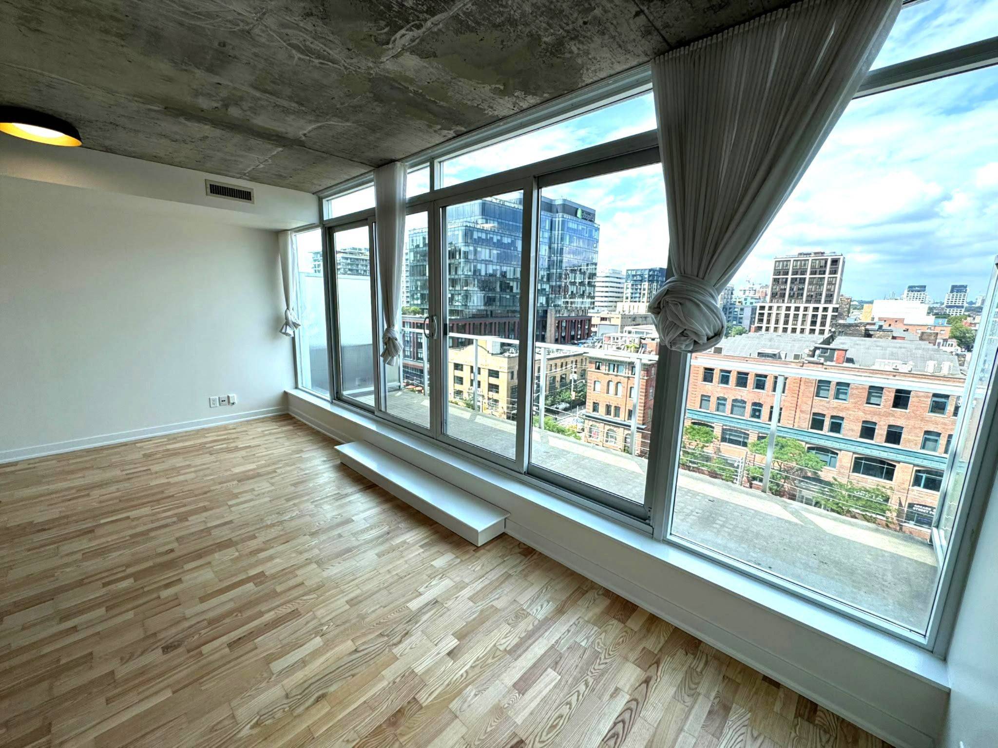 75 Portland ST #1003, Toronto C01, ON M5V 2M9