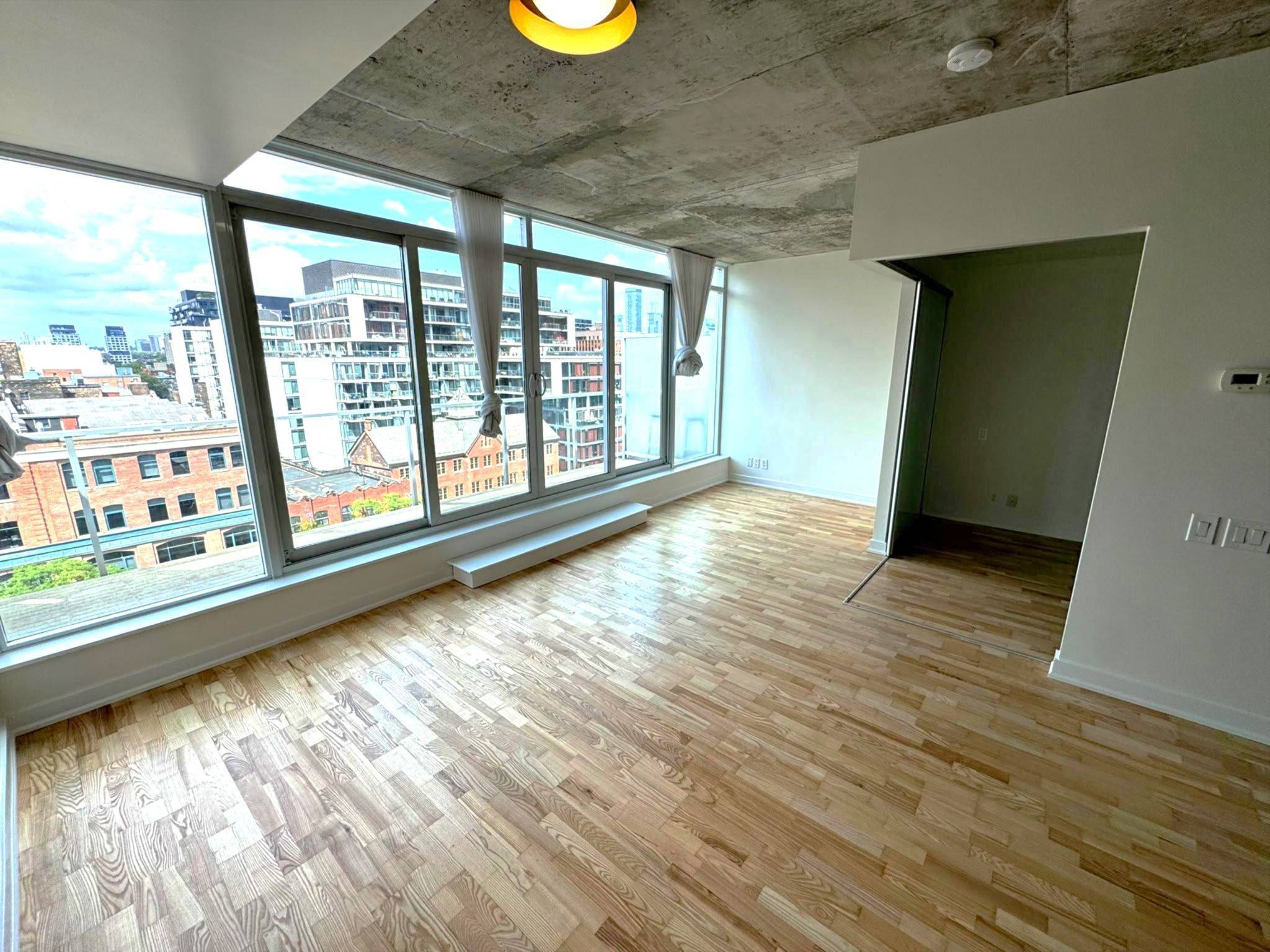 75 Portland ST #1003, Toronto C01, ON M5V 2M9