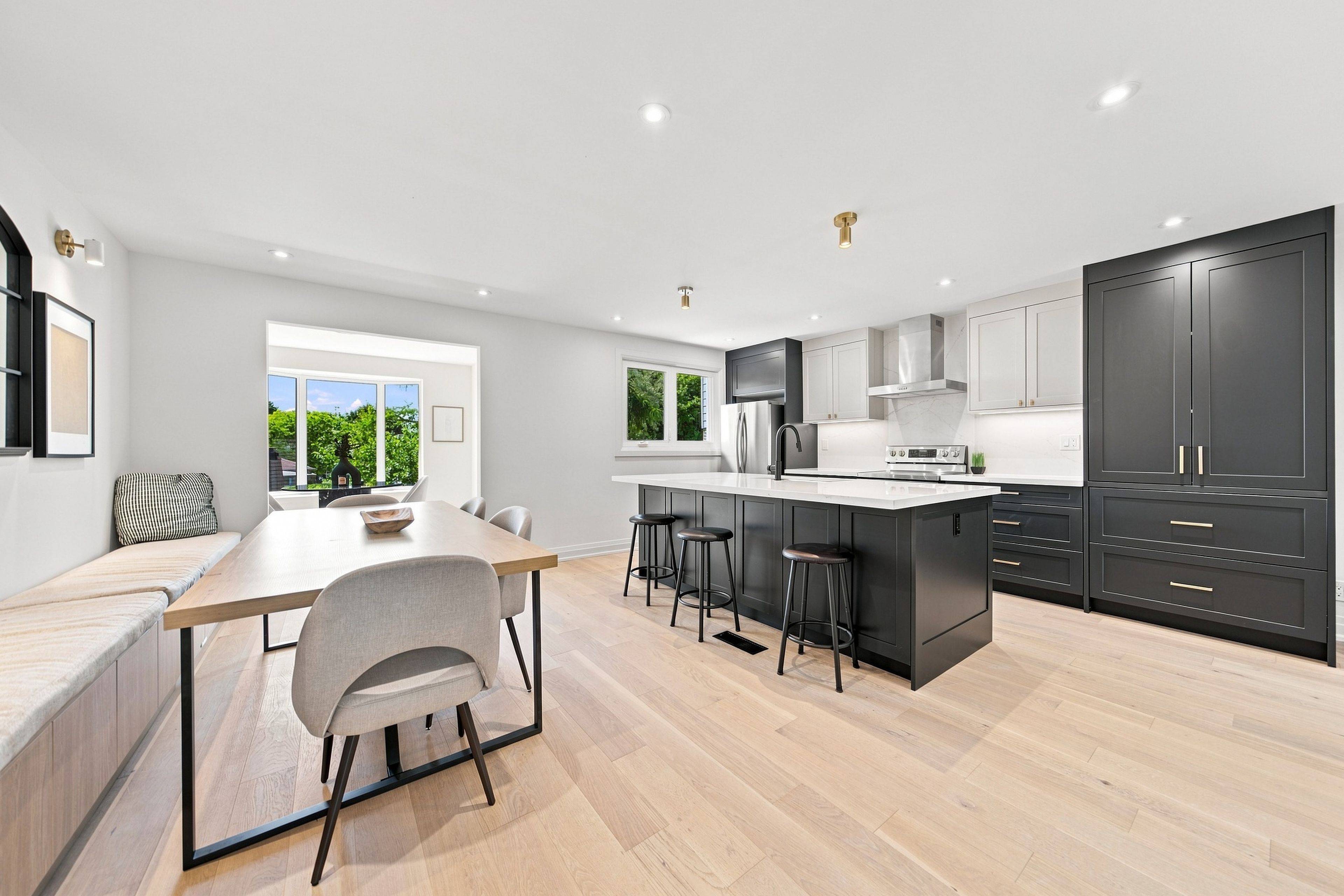 26 Crown CRES, Bradford West Gwillimbury, ON L3Z 2M6