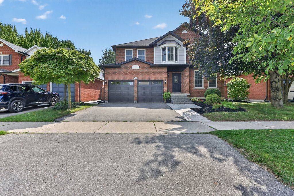 2114 Country Club DR, Burlington, ON L7M 4A5
