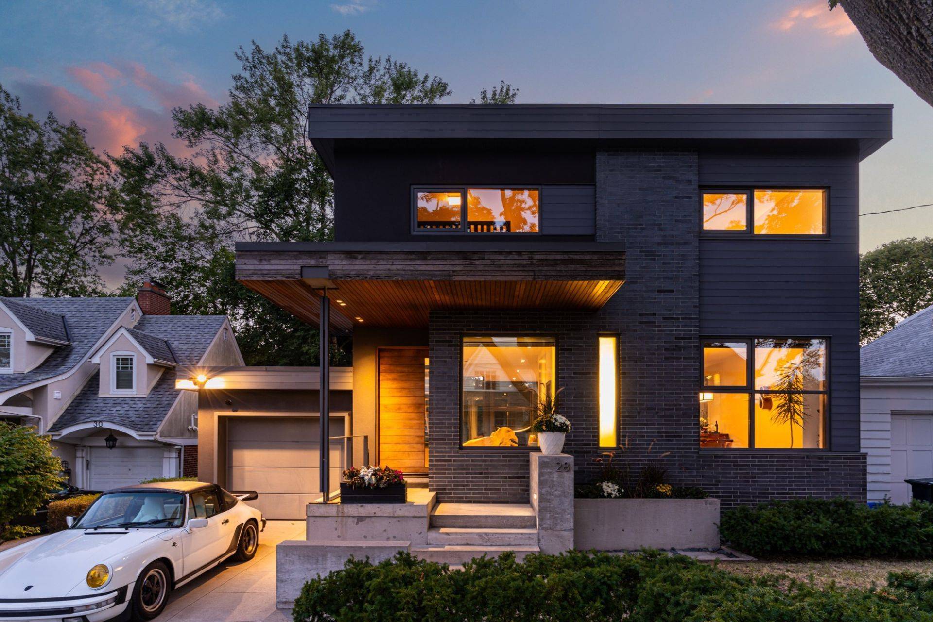 28 Beaucourt RD, Toronto W07, ON M8Y 3G2