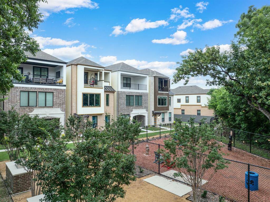8150 BROMLEY Drive, Dallas, TX 75231
