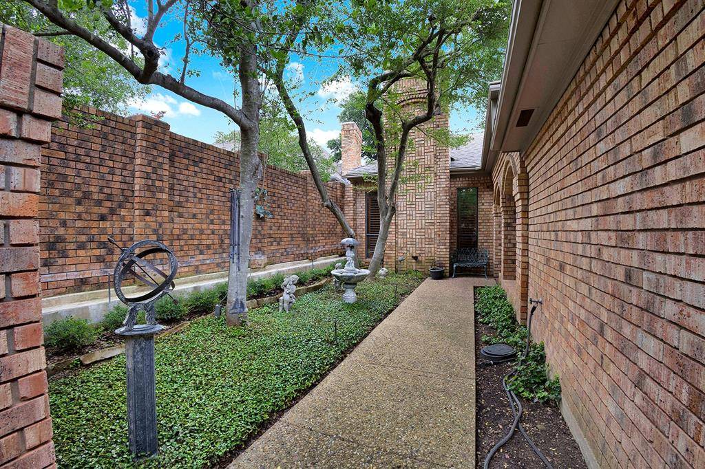 16046 Chalfont Circle, Dallas, TX 75248