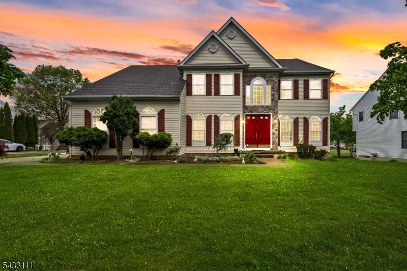 10 Julie Ct, Franklin Twp., NJ 08873