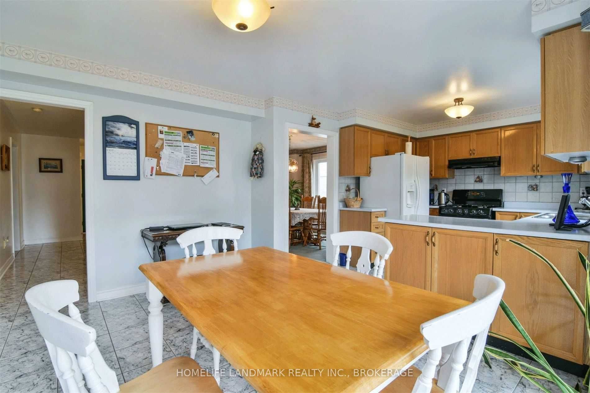 2914 Peacock DR, Mississauga, ON L5M 5S2