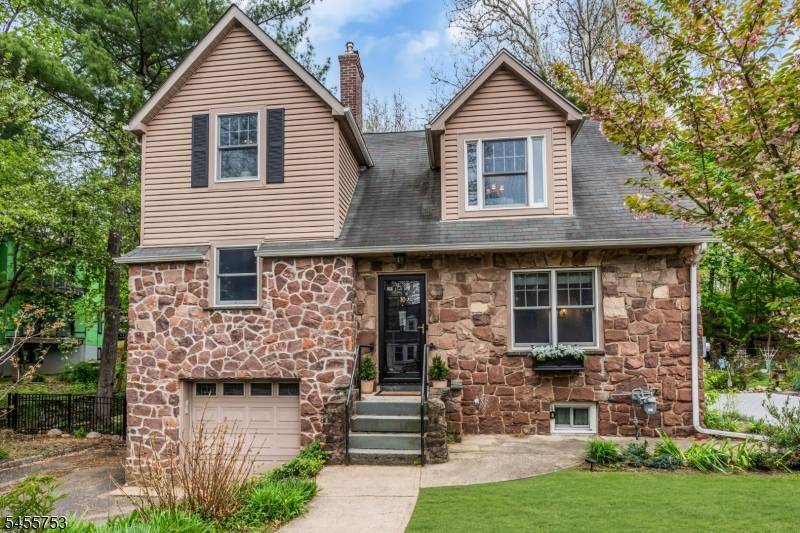 10 Passaic Ave, Roseland Boro, NJ 07068