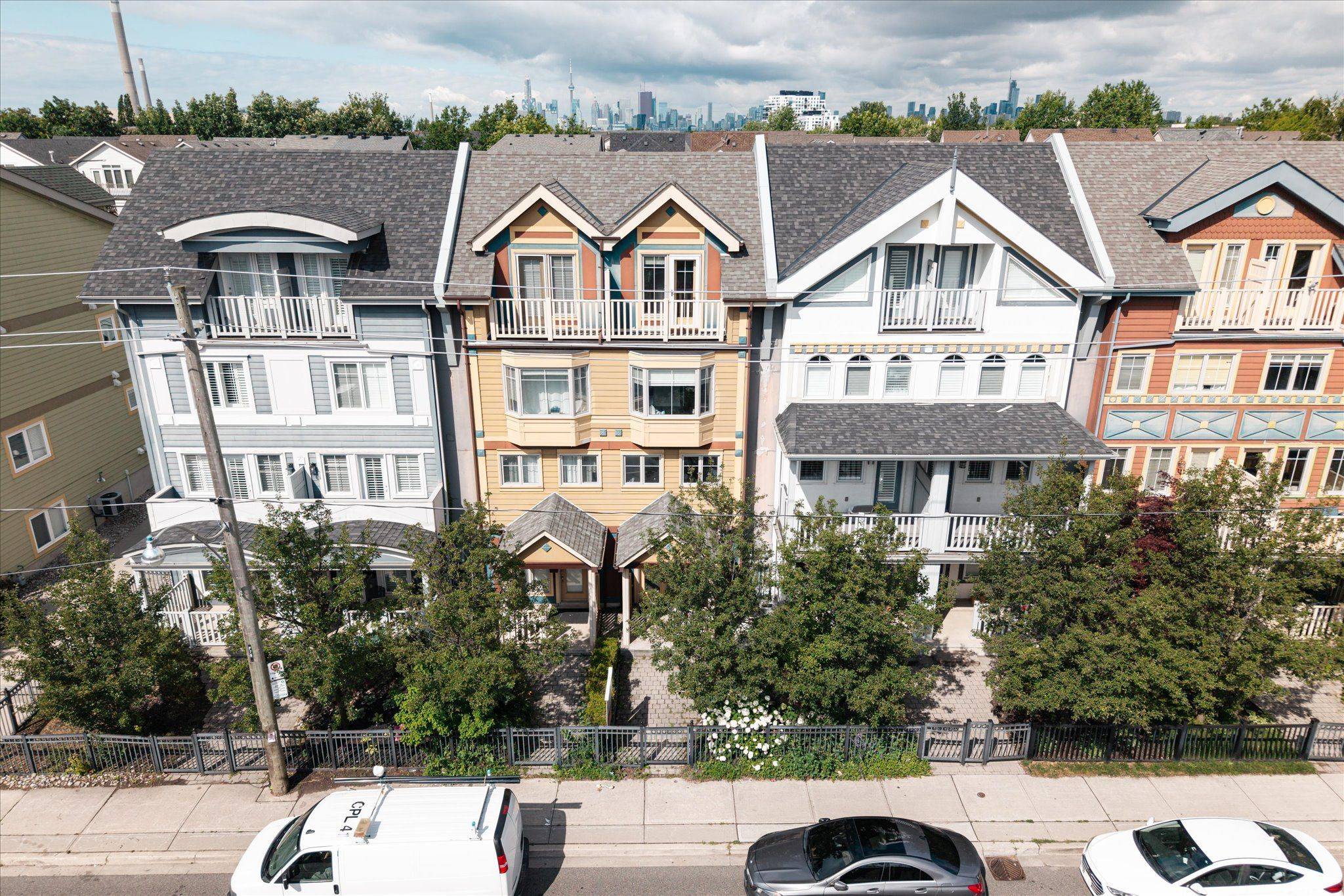 82 Woodbine AVE, Toronto E02, ON M4L 2A2