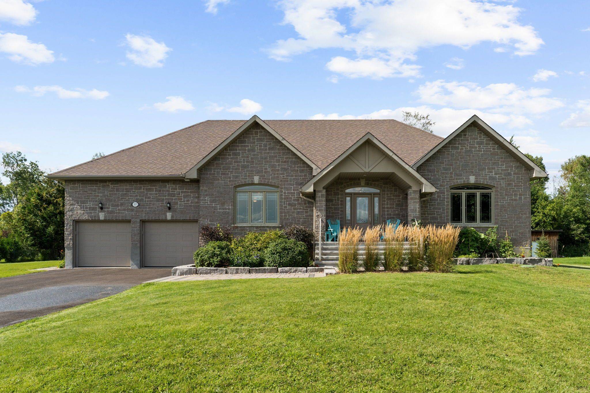 557 Tullamore ST, Blossom Park - Airport And Area, ON K1X 0A2