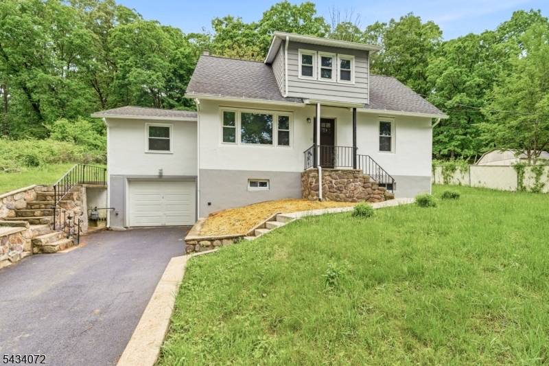 30 Chestnut Ter, Rockaway Boro, NJ 07866