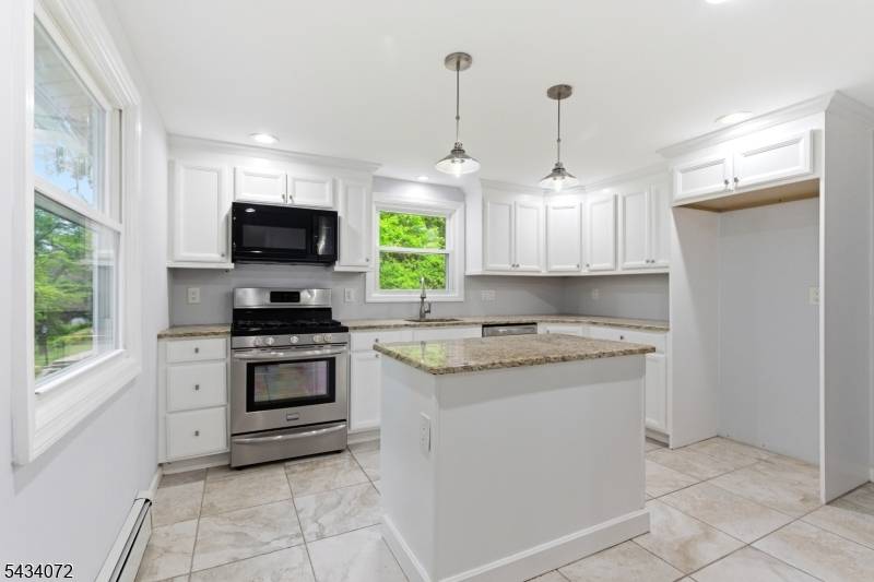 30 Chestnut Ter, Rockaway Boro, NJ 07866