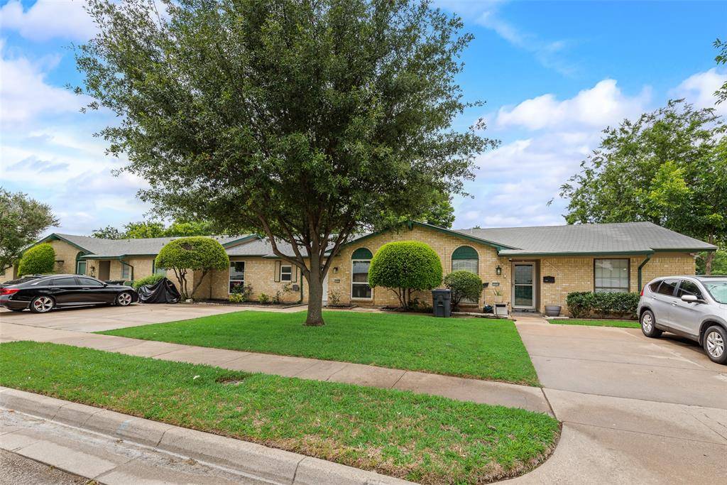 1032 Pleasant Valley Lane, Arlington, TX 76015