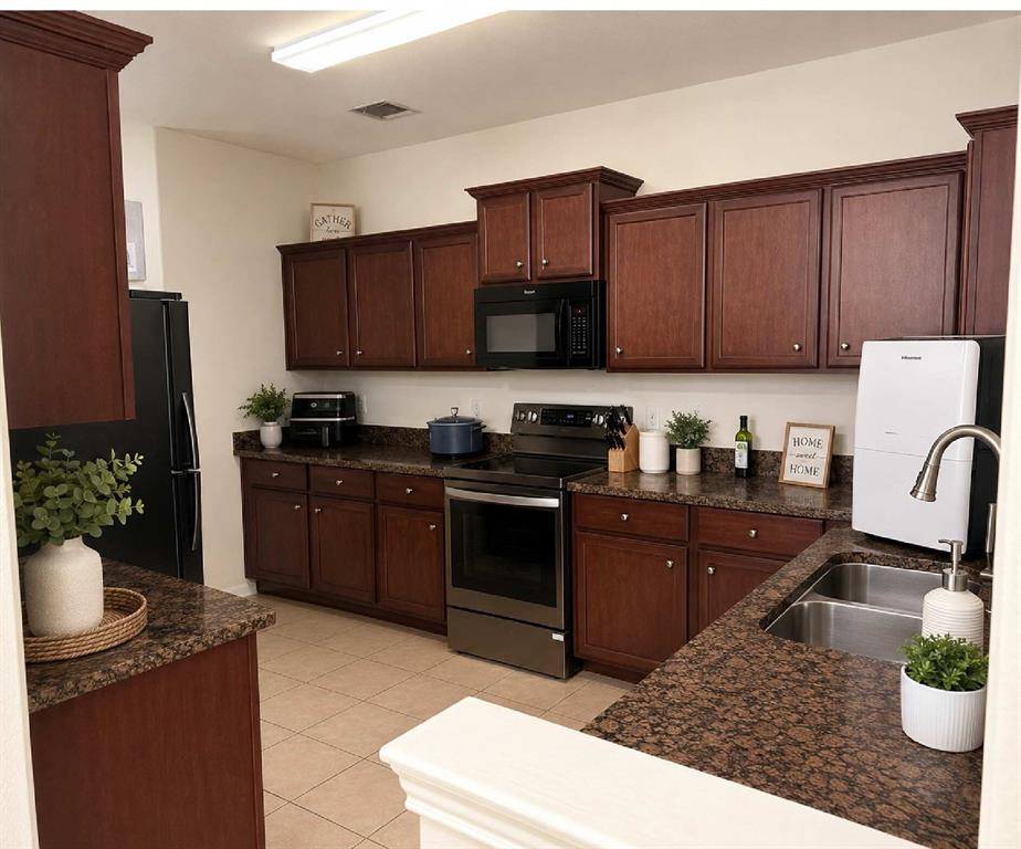 111 Golden Eagle Court, La Marque, TX 77568