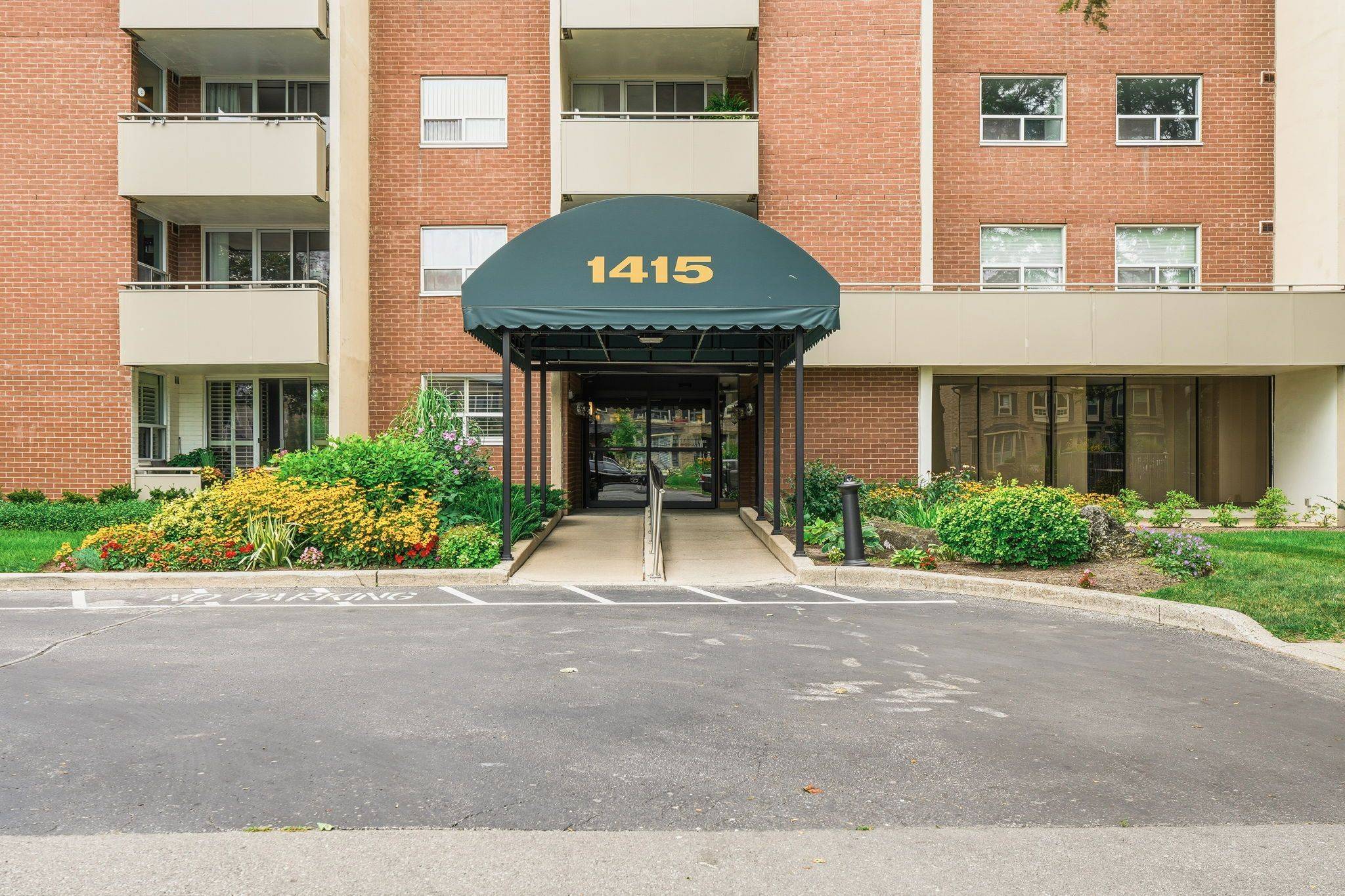 1415 Ghent AVE #203, Burlington, ON L7S 1X4