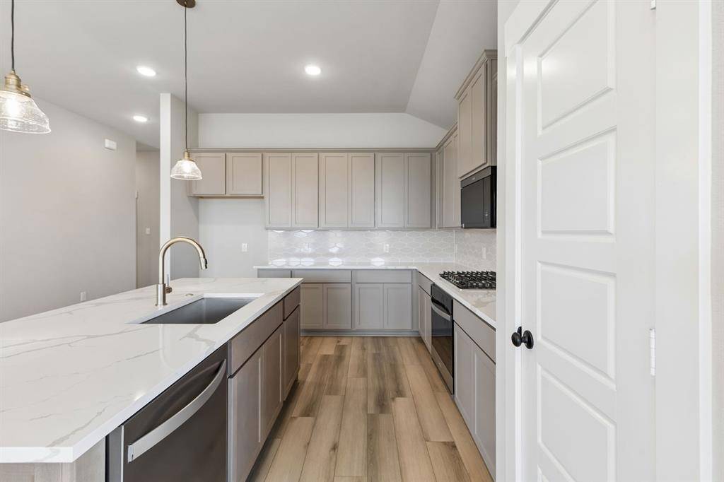8808 Haste Lane, Aubrey, TX 76227