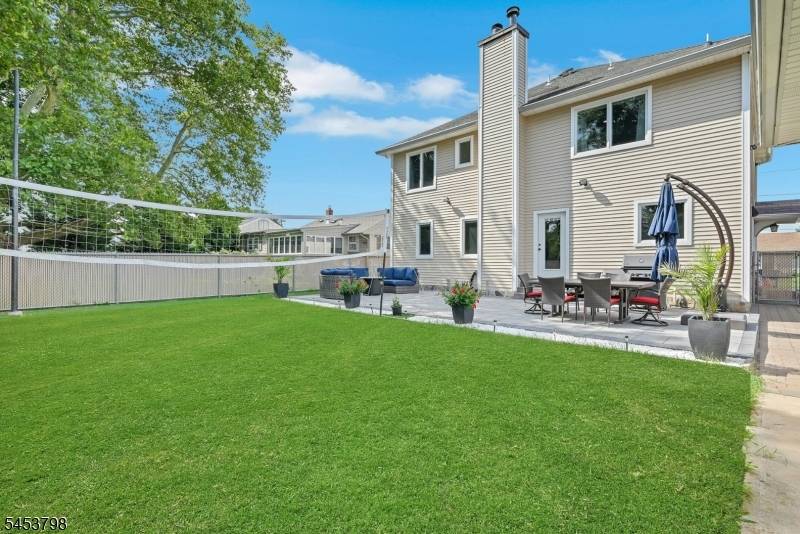 40 Scott Ter, Clifton City, NJ 07013