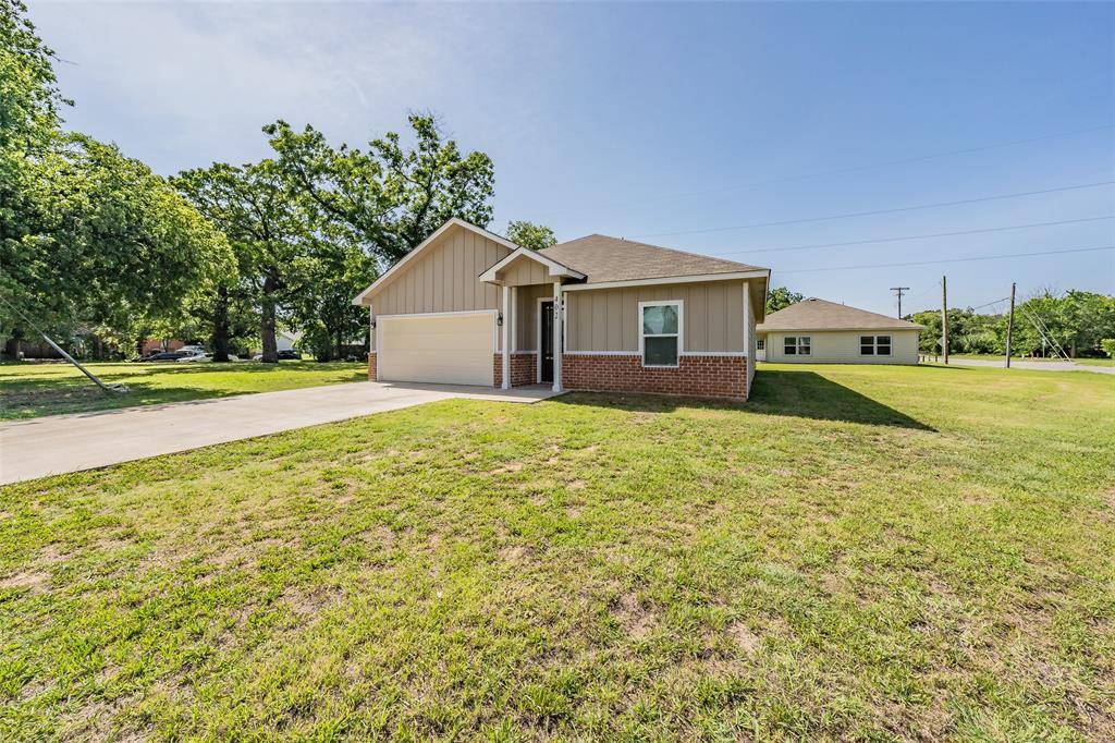 402 S Robbins Street, Cleburne, TX 76031