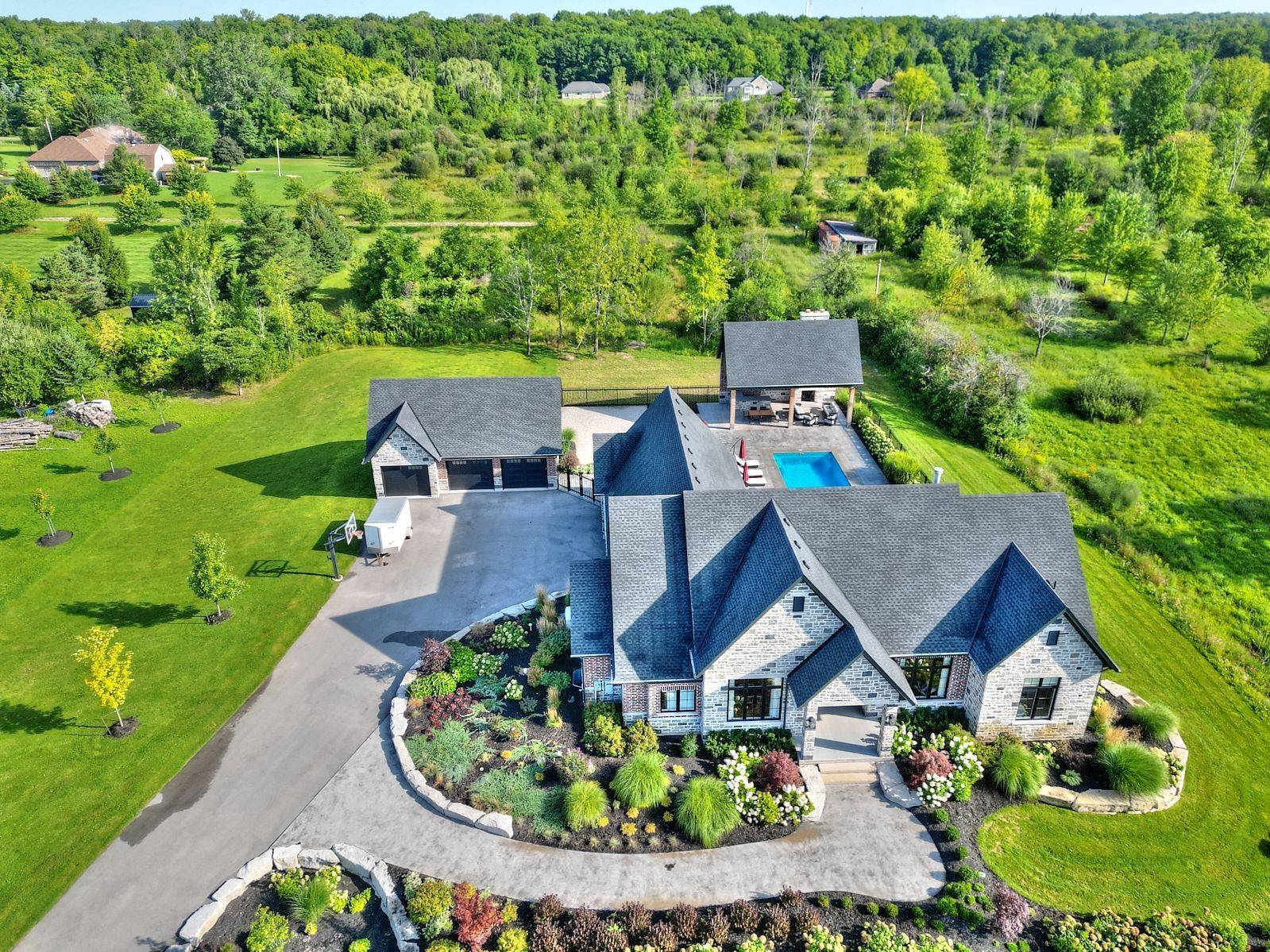 1716 Rebecca ST, Fort Erie, ON L2A 5M4