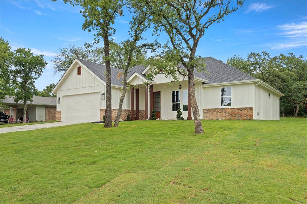 104 Jim Walters Drive, Runaway Bay, TX 76426