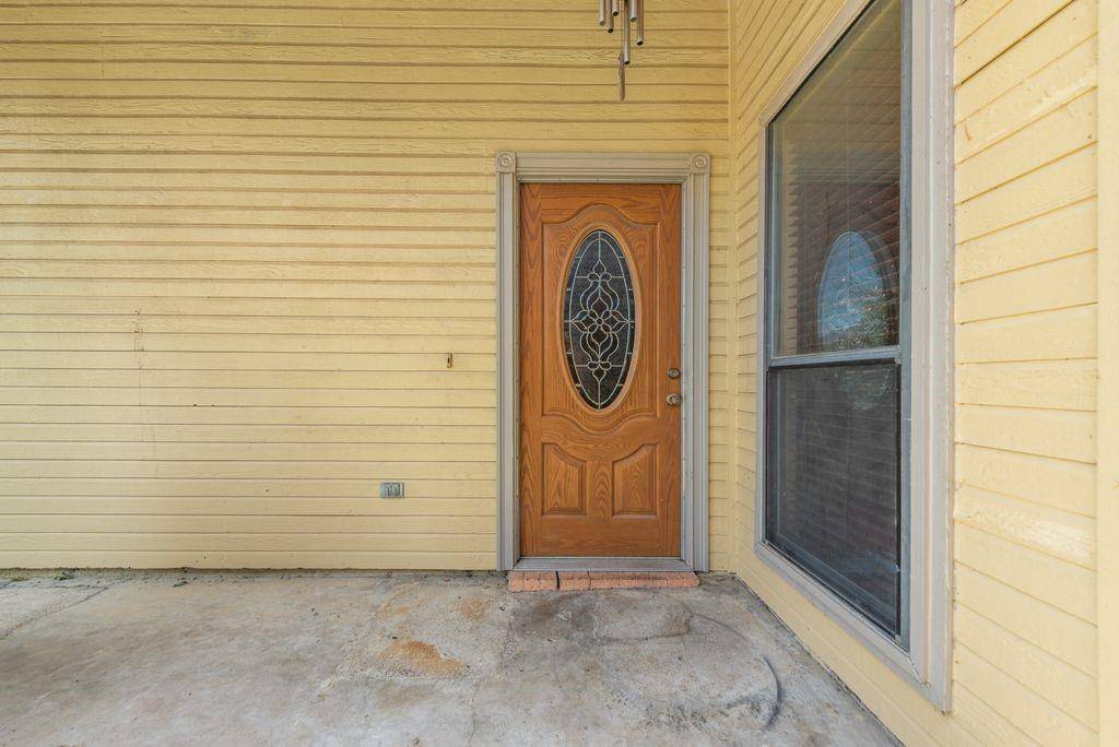 902 Ashmount Lane, Arlington, TX 76017