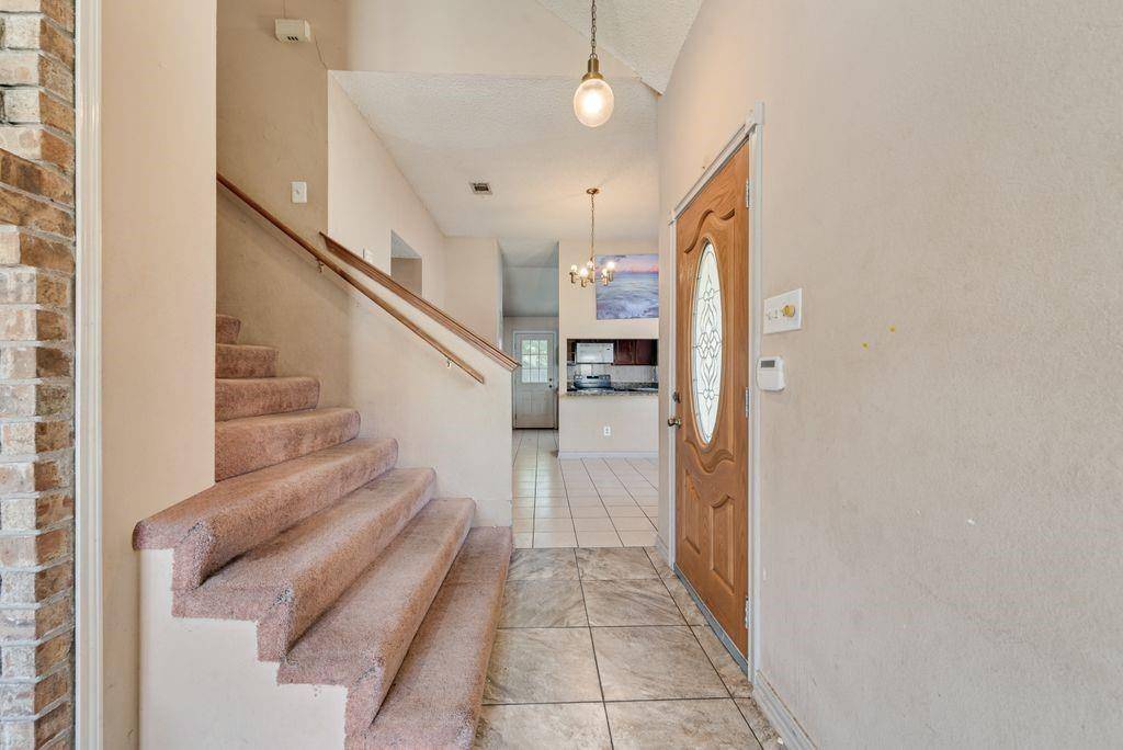902 Ashmount Lane, Arlington, TX 76017