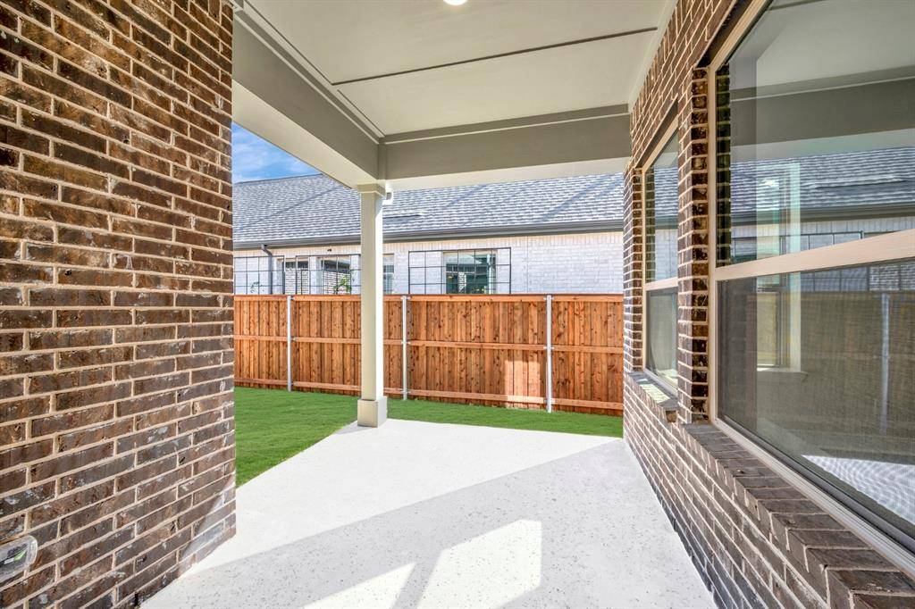 2075 Emerald Grove Drive, Arlington, TX 76005
