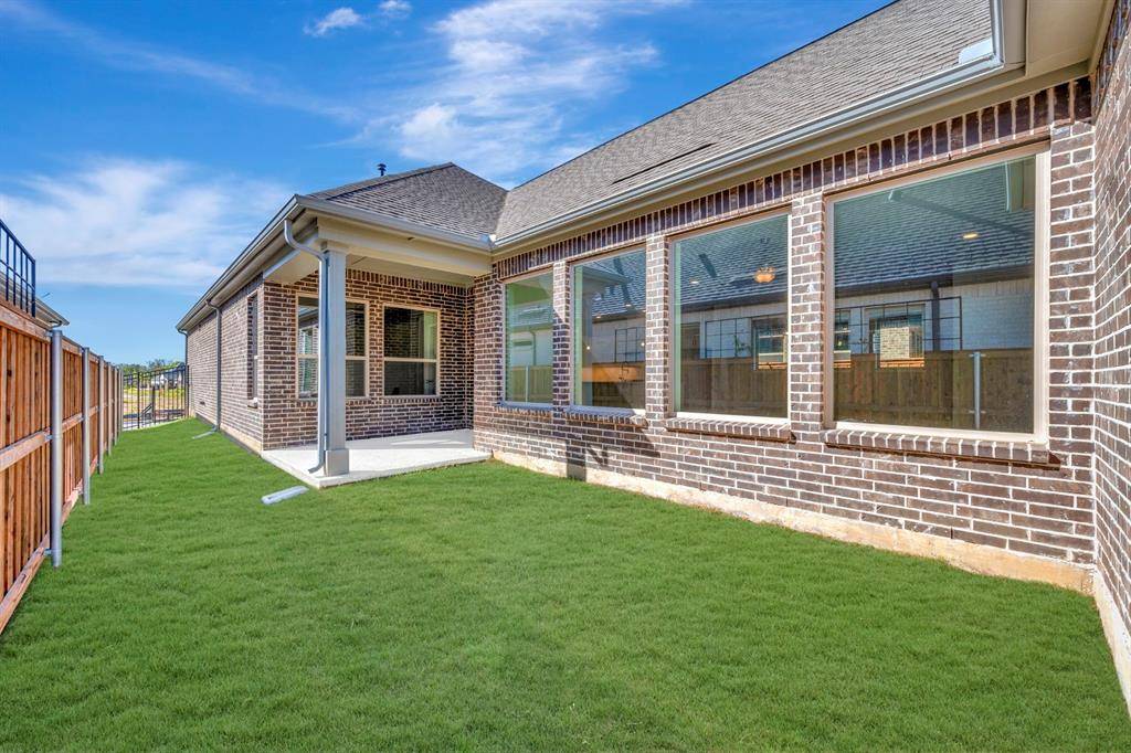 2075 Emerald Grove Drive, Arlington, TX 76005
