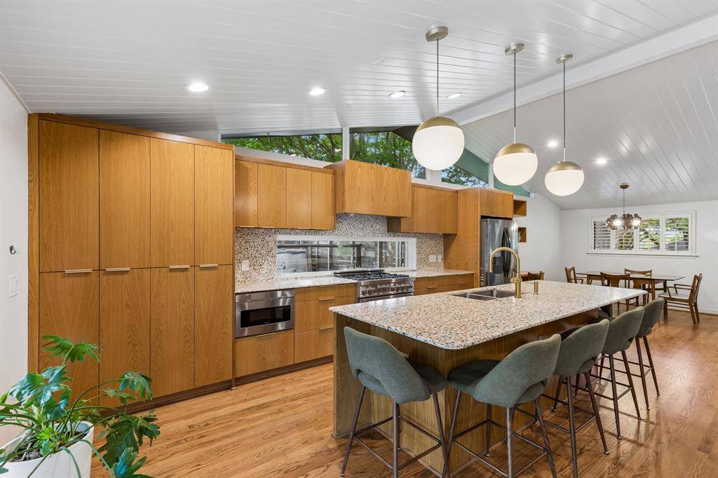 707 Bondstone Drive, Dallas, TX 75218