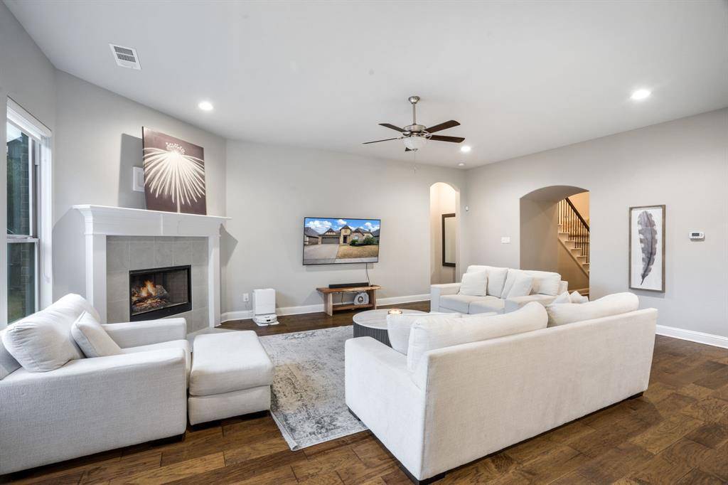 329 Strait Lane, Waxahachie, TX 75165