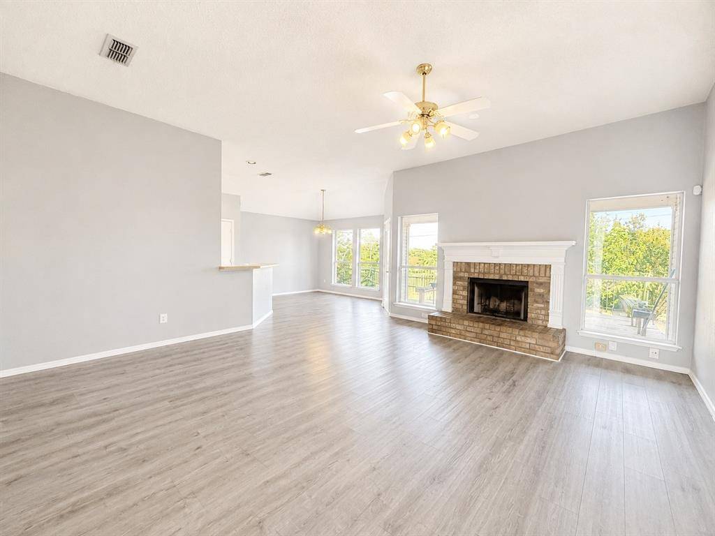 1817 Canterbury Circle, Fort Worth, TX 76112